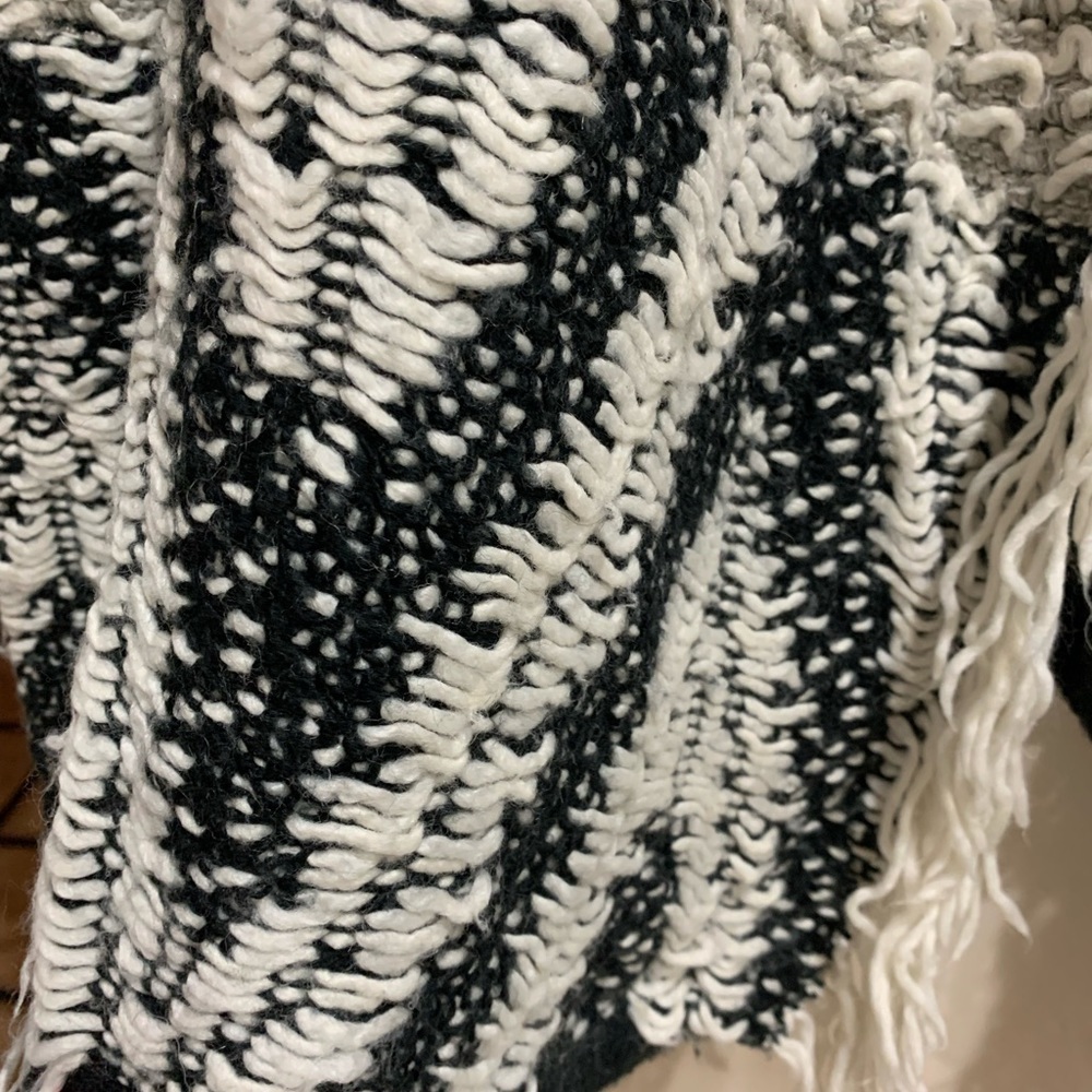 Sweater - Picture 5 of 8